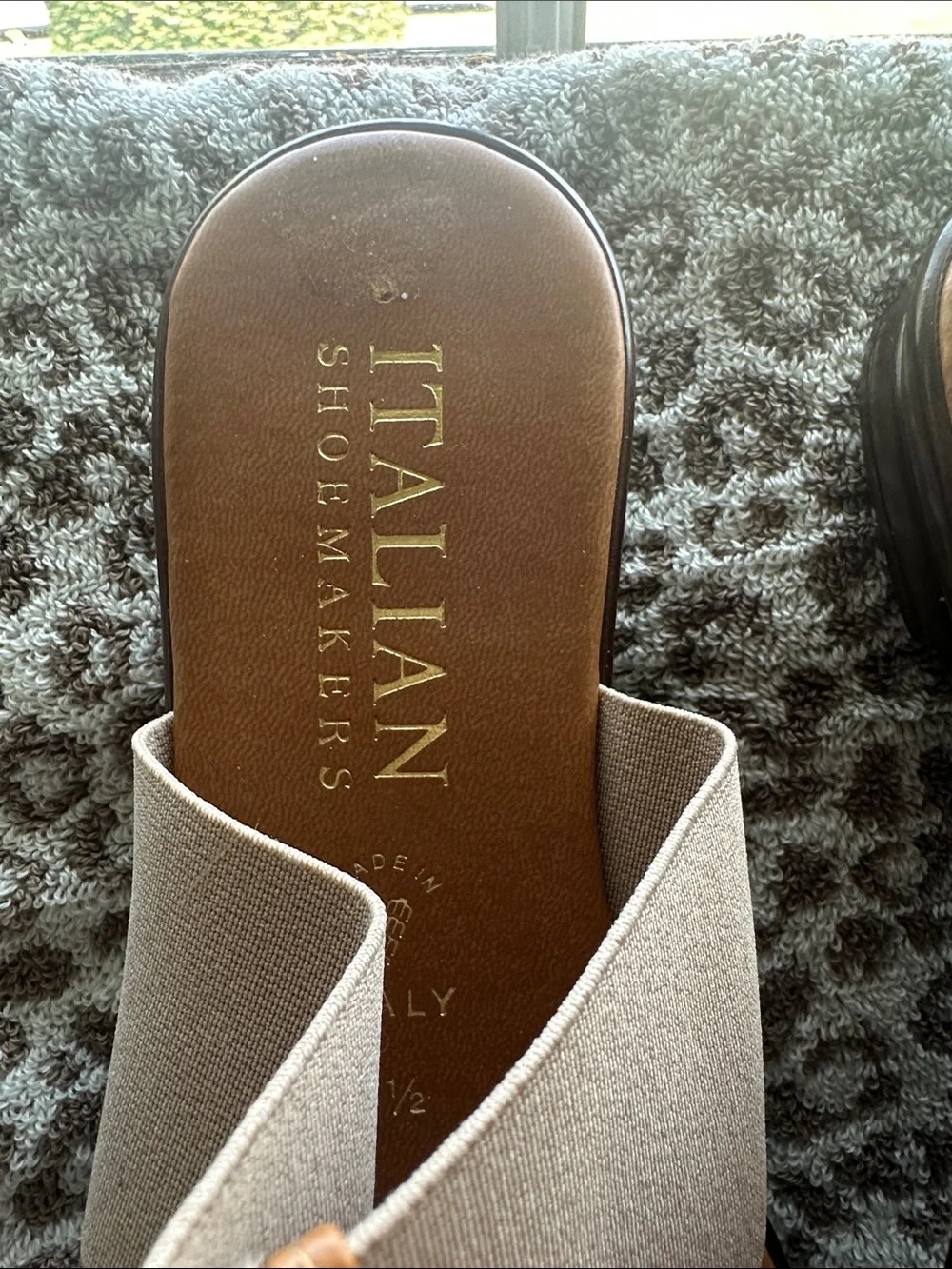 Italian Shoemakers Brown Tan Elastic Band Thong Sandals